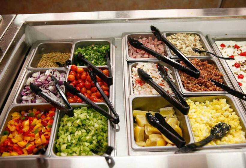 בית מלון כפרי Brooks Camp