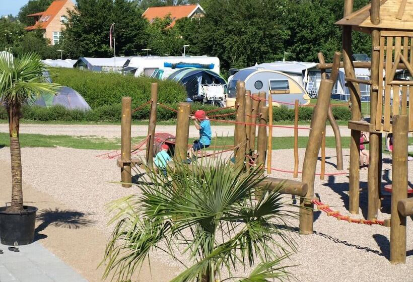 בית מלון כפרי First Camp Holbæk Fjord