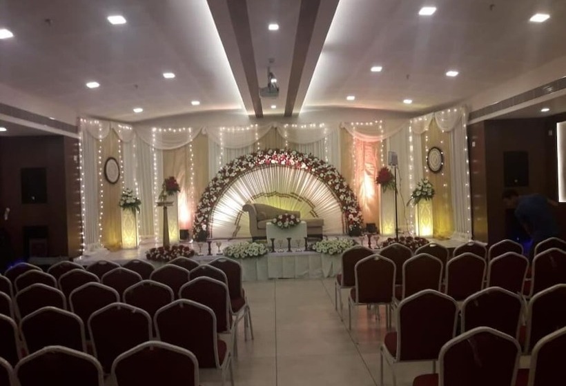 هتل Navaratna Inn A Luxury