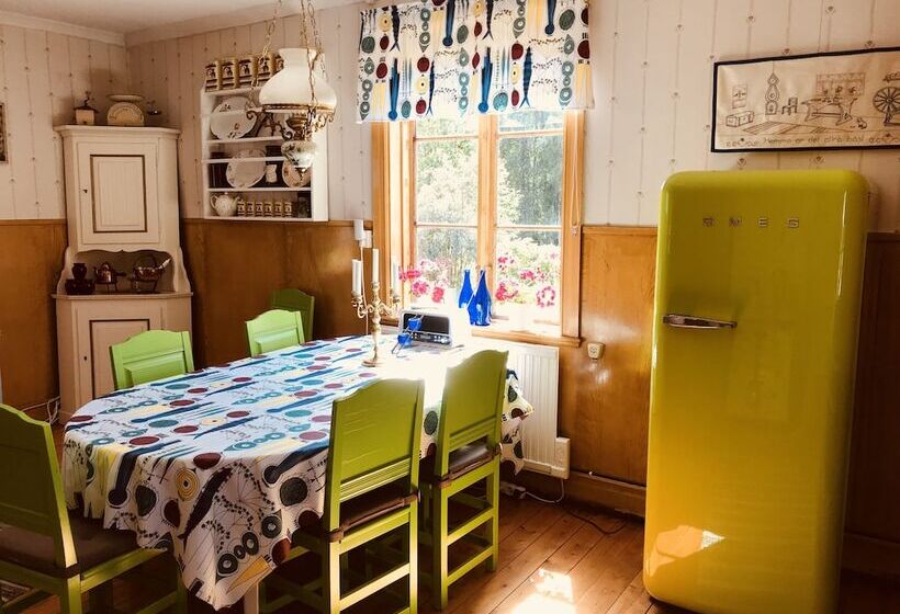 Сельский отель Lövbergs B&b