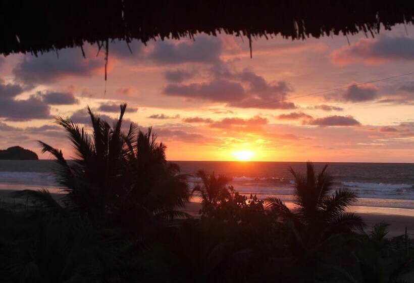 هتل Seaside Garden Ecolodge Mompiche