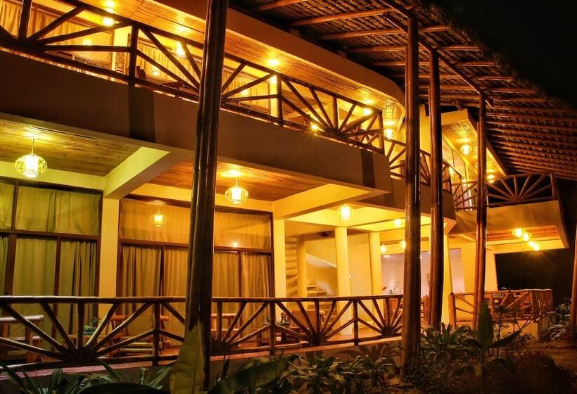 هتل Seaside Garden Ecolodge Mompiche