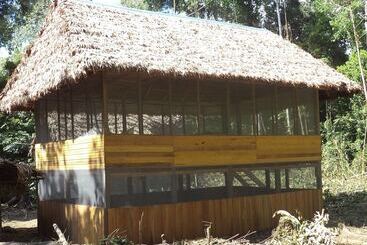 هتل Tambopata Trek