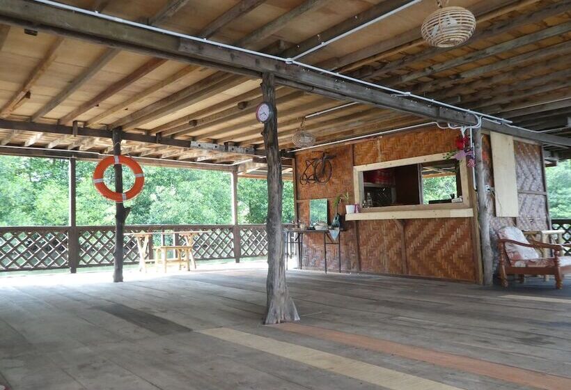 Bakau Hijau Riverlodge   Hostel