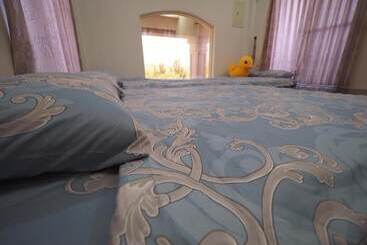 تختخواب و صبحانه Green Island Guest House