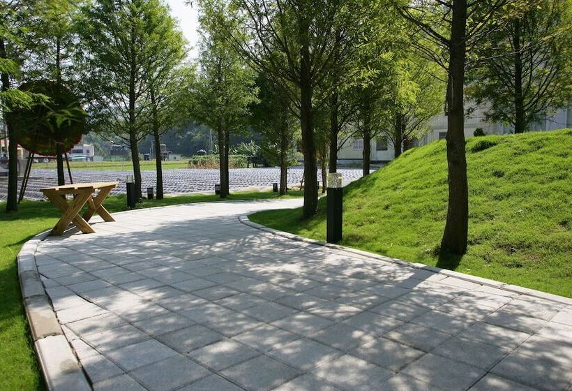 تختخواب و صبحانه Xianel Vacation Chateau