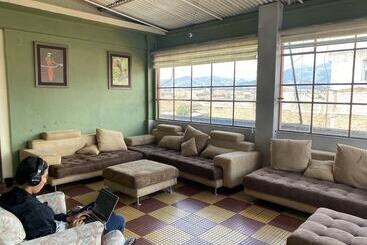 Check Inn B&b Hostel