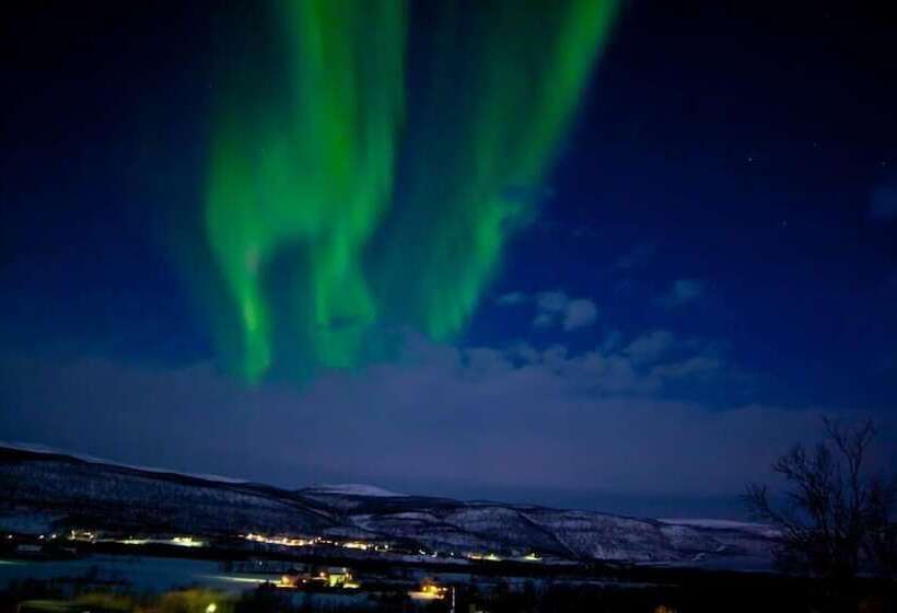 פונדק Ildtoppen   Arctic Experiences
