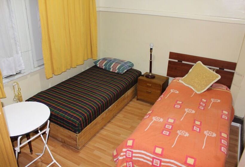 Отель Hostal Oliver
