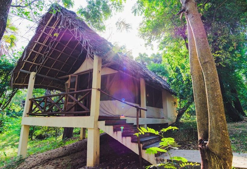 هتل Mkoma Bay Tented Lodge