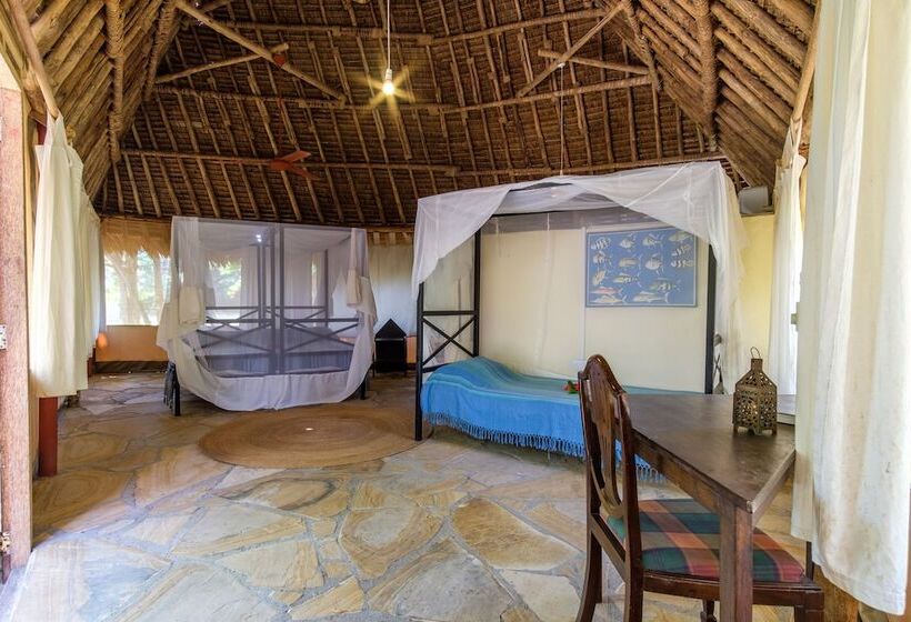 هتل Mkoma Bay Tented Lodge
