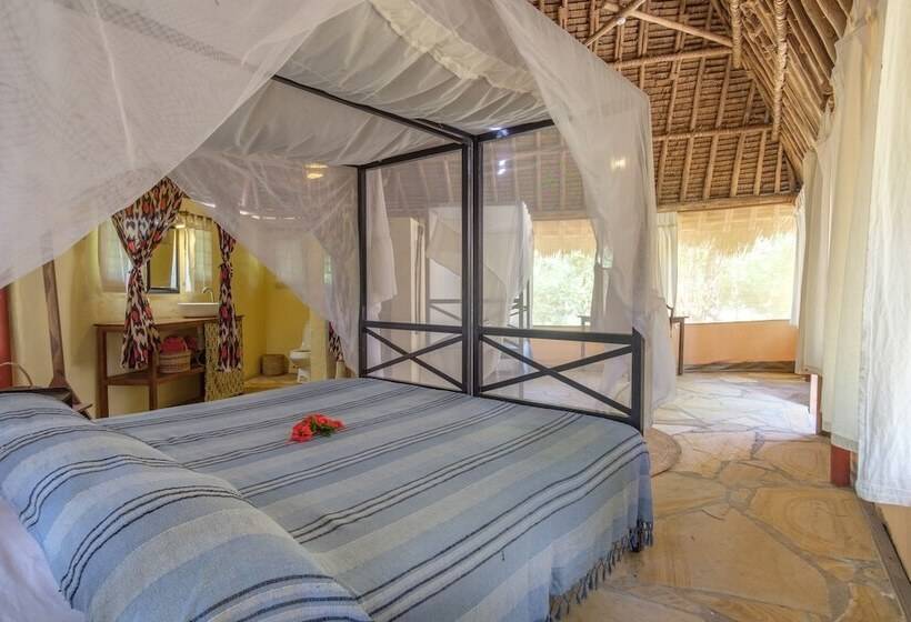 هتل Mkoma Bay Tented Lodge