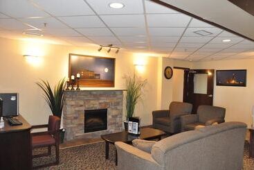 هتل Prairie Moon Inn & Suites Unity