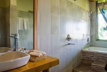 هتل The Baboon Safari Resort