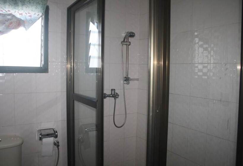 بنسيون Godville Guest House