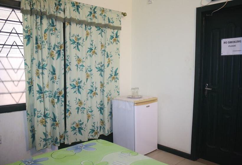 بنسيون Godville Guest House