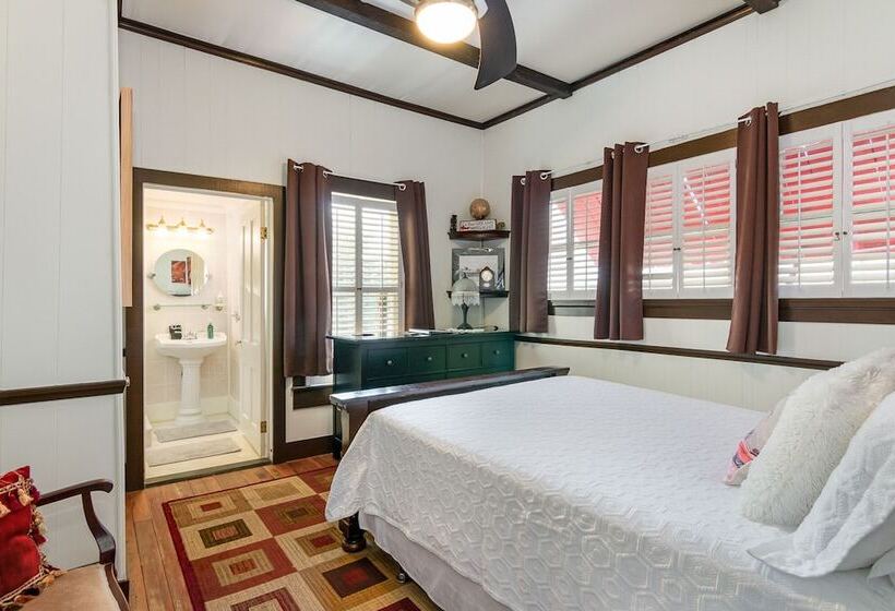 Bed and Breakfast The Wayward Traveler S Inn