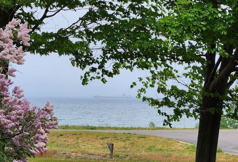 فندق على الطريق The Birchy, Adventure Lodging By Base Hospitality Group