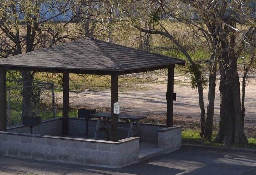 Chaparral Motel