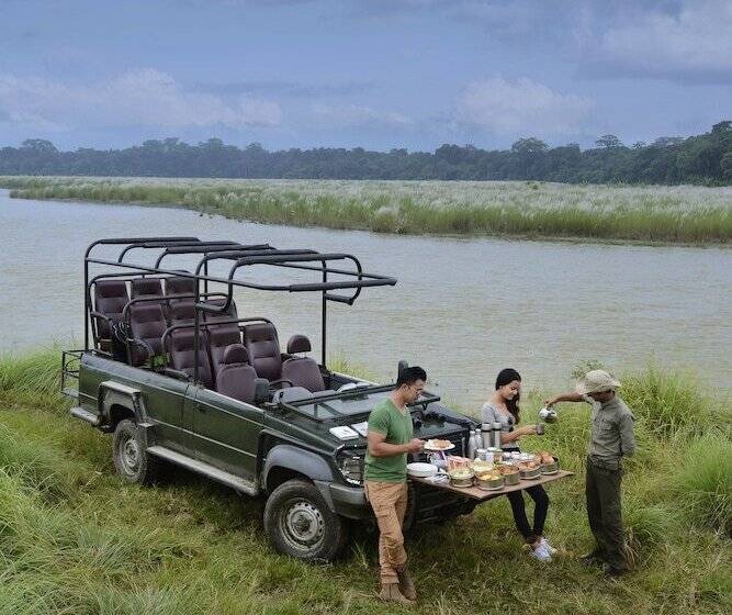 هتل Barahi Jungle Lodge