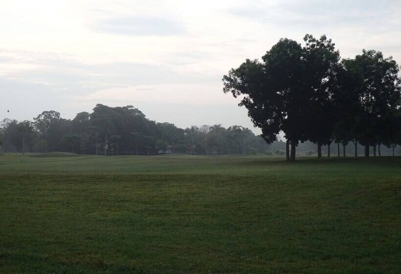 فندق Kukup Golf Resort