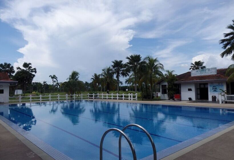 Отель Kukup Golf Resort