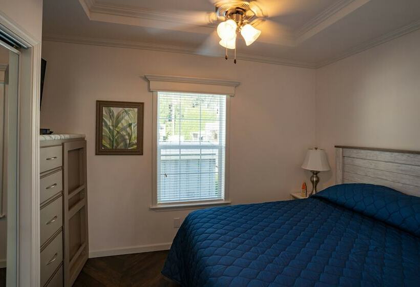 فندق Rainbow Village Of Largo