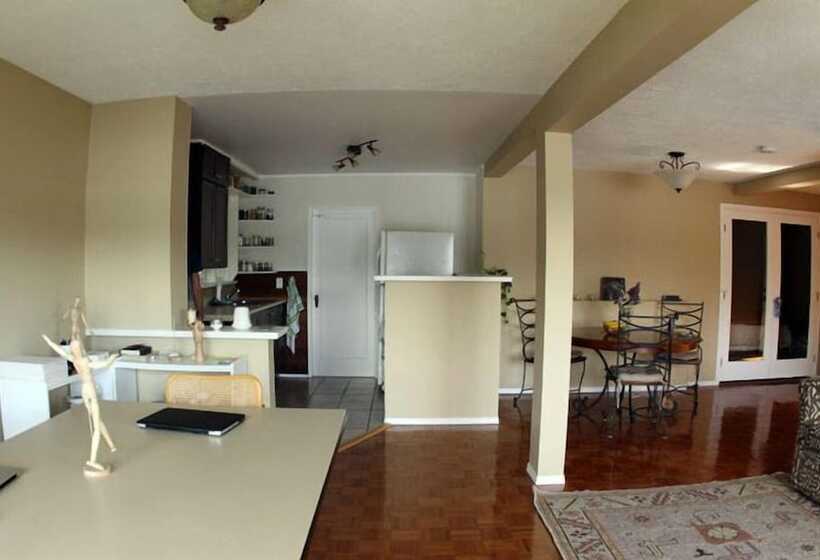Пансион Leigh Lani Guest House