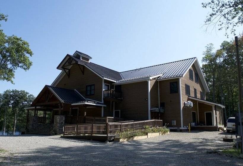 Пансион The Retreat At Norwich Lake