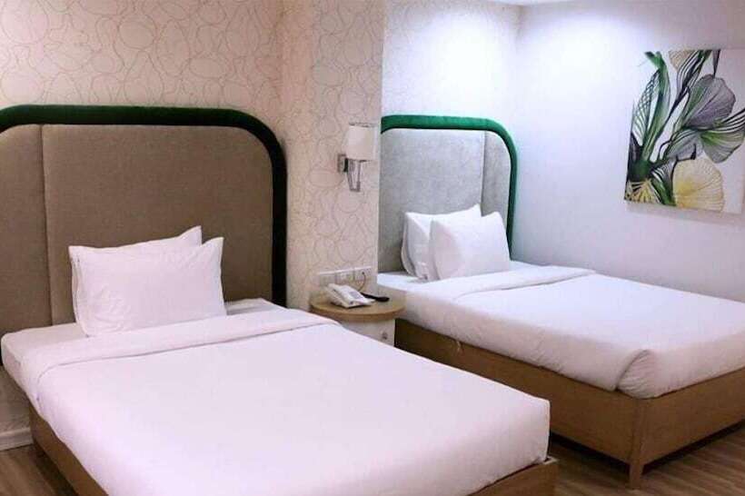 Queen Margarette Hotel Downtown