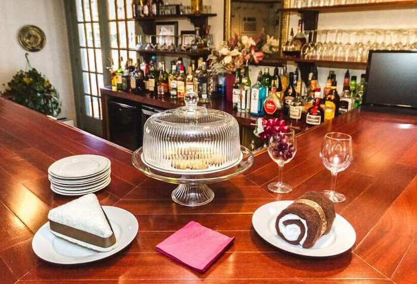 مبيت وإفطار Rosewood Country Inn