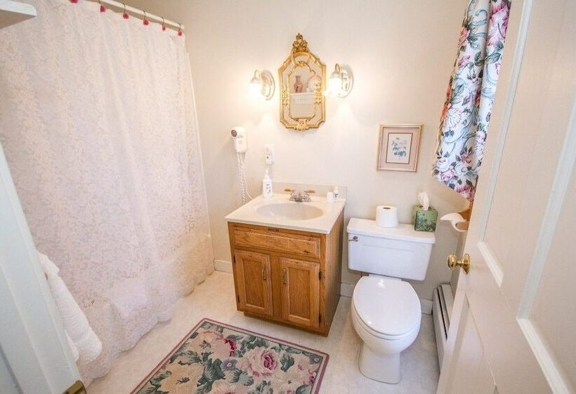 مبيت وإفطار Rosewood Country Inn