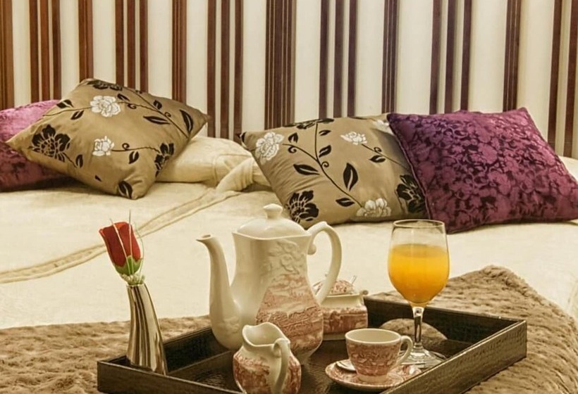 مسافرخانه La Posada De Pradorey