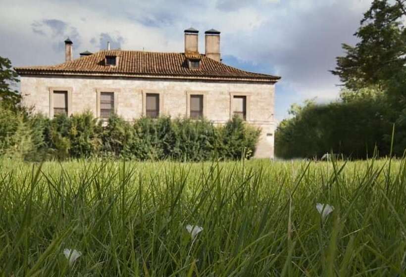 مسافرخانه La Posada De Pradorey