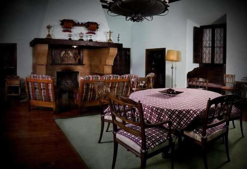 مسافرخانه La Posada De Pradorey