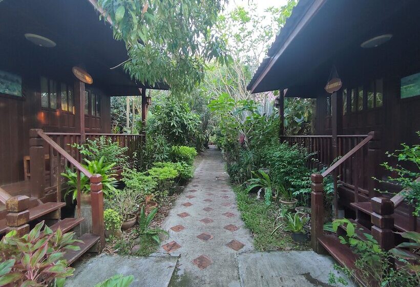هتل Baansuanlynjee Maeklong Resort