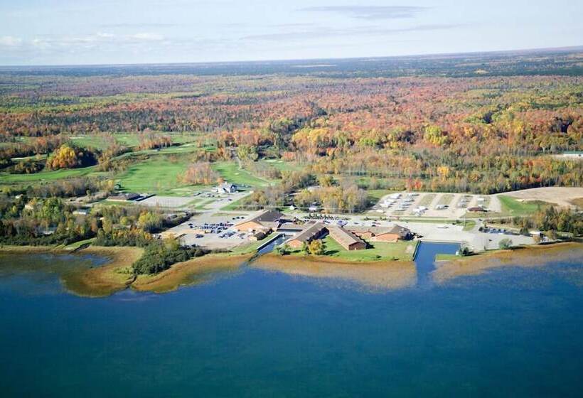 هتل Bay Mills Resort And Casino