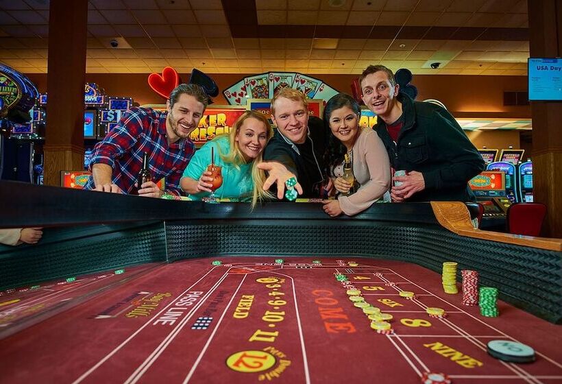هتل Bay Mills Resort And Casino