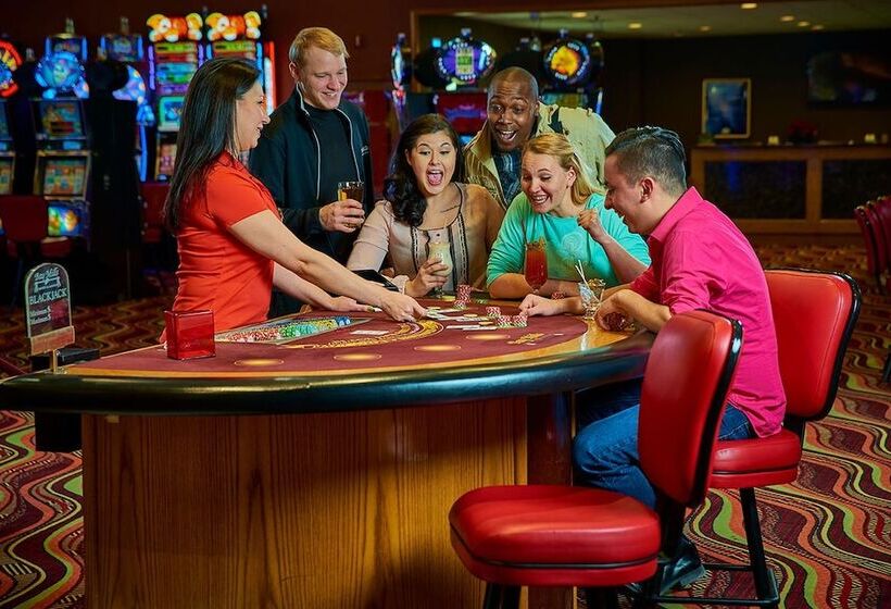هتل Bay Mills Resort And Casino