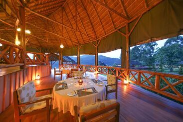 هتل Crater Safari Lodge