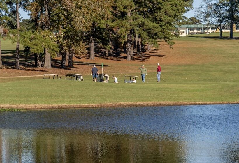 هتل Dothan National Golf Club And