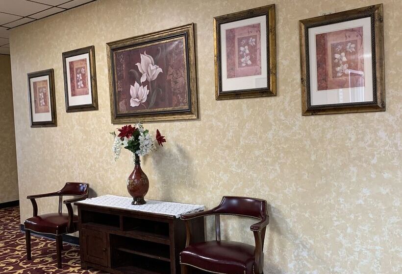 Отель Fairbridge Inn Express Hiawatha