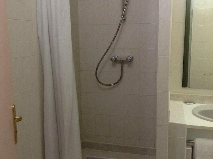 فندق Hôtel De La Tour