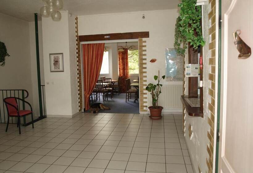 Отель Hôtel De La Tour