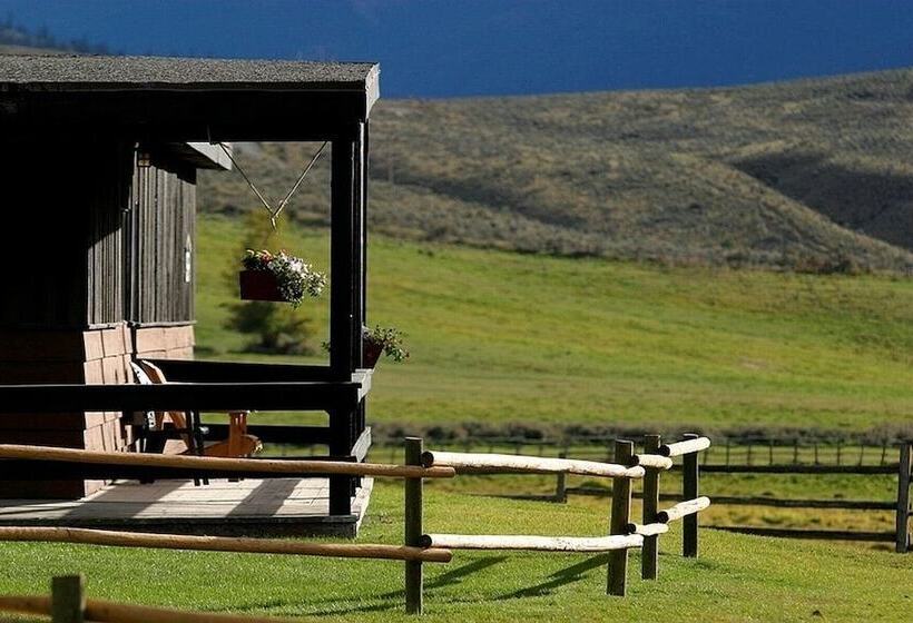 هتل Sundance Guest Ranch