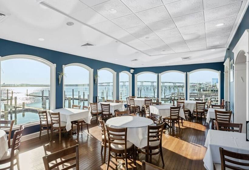 Отель Tavern On The Bay Resort