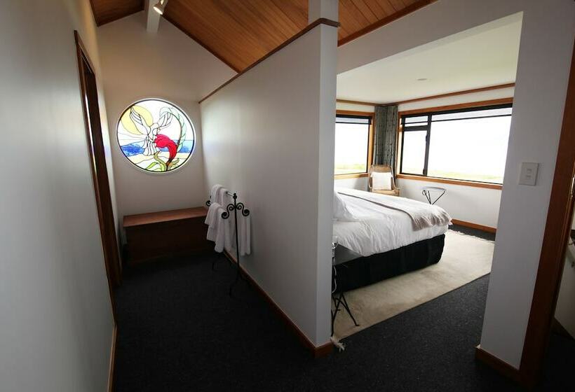 Отель Te Puru Beach Lodge