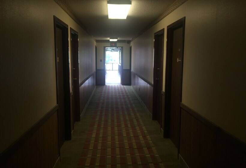 فندق على الطريق Midway Budget Inn