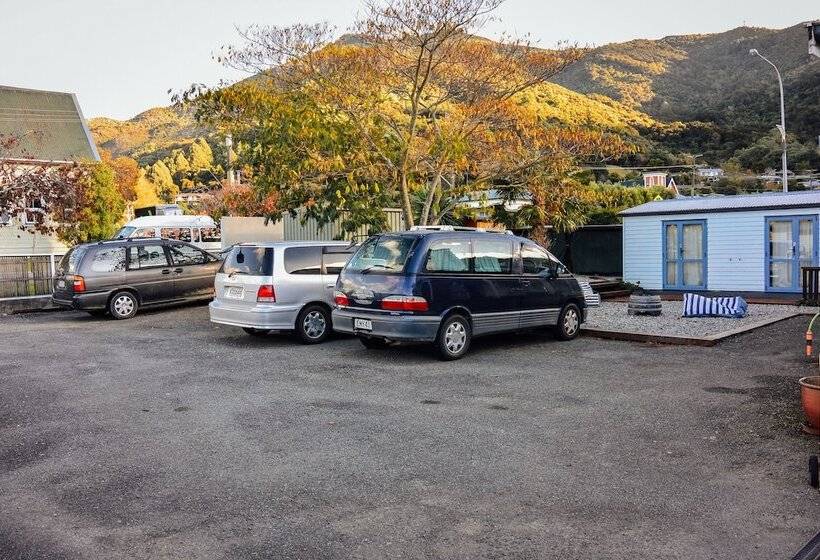 הוסטל Blue Moon Lodge