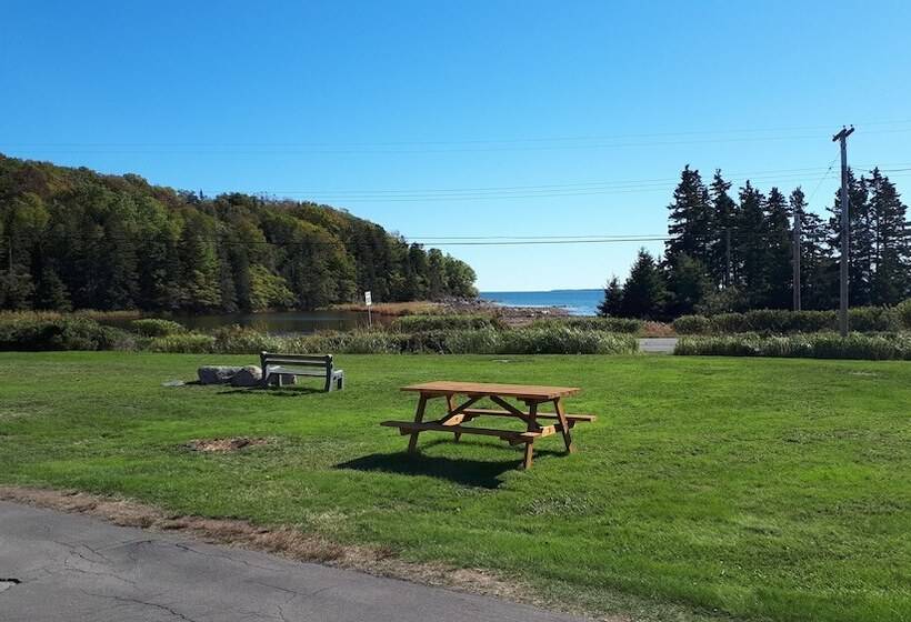 Atlantic View Motel And Cottages